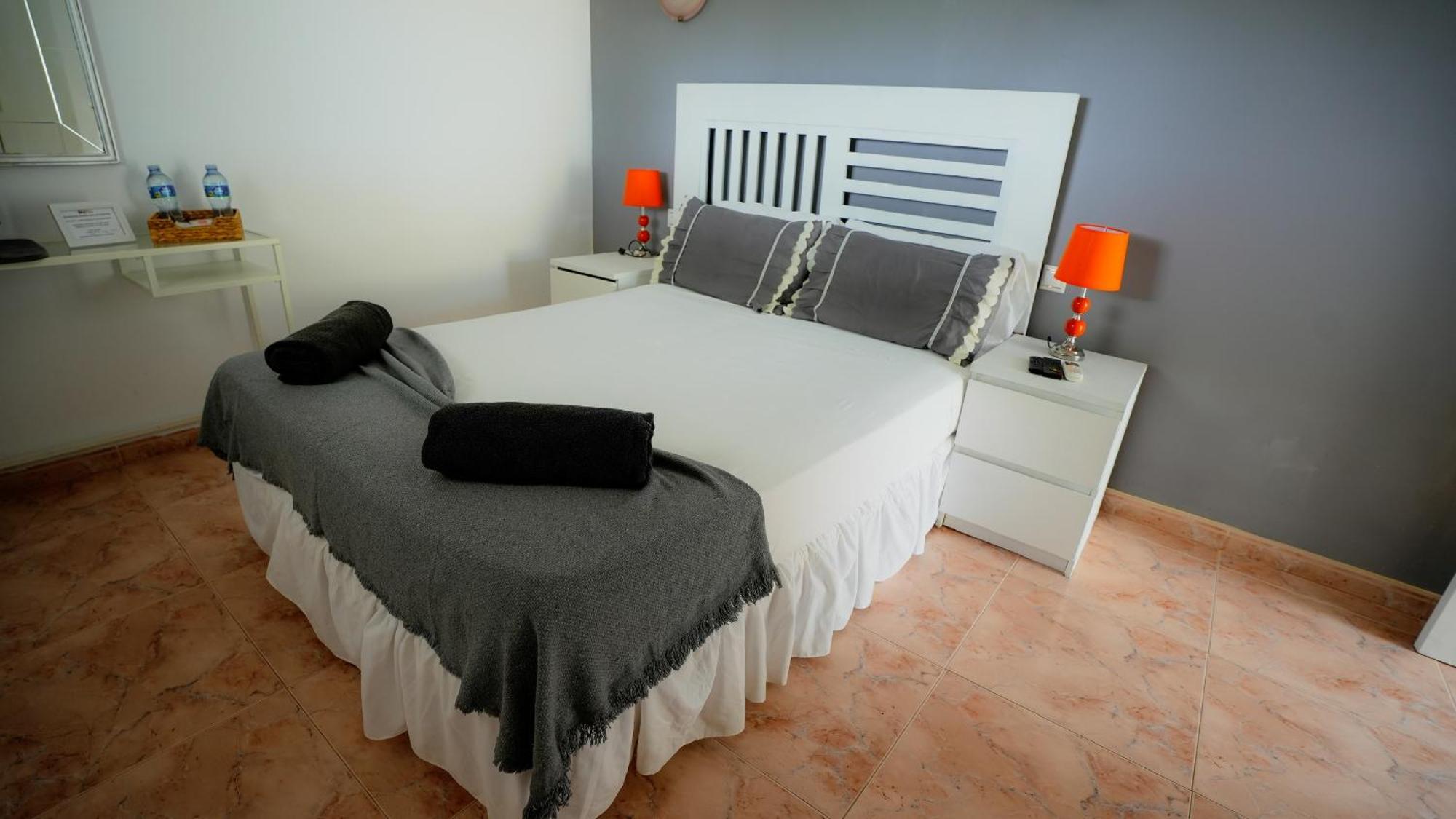 La Casa De Mima Bed & Breakfast Cubelles Room photo